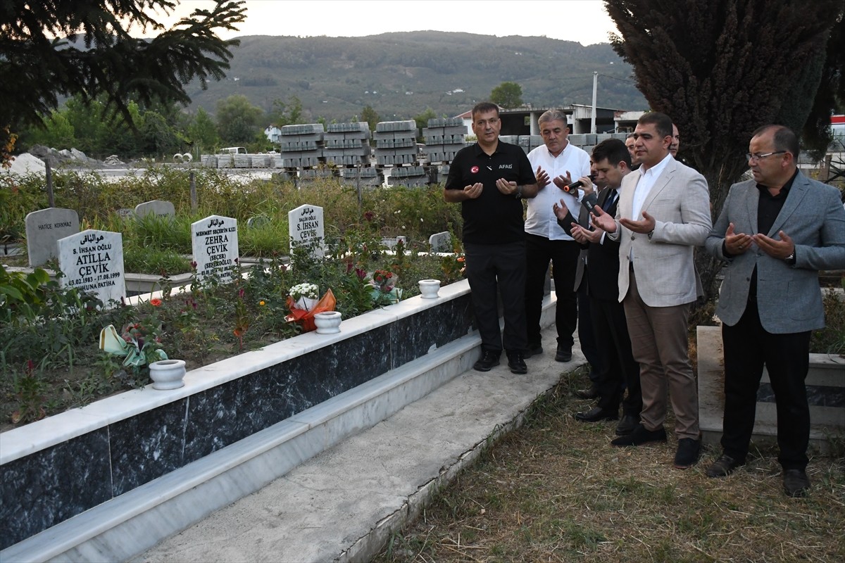 Düzce'nin Gölyaka ilçesinde, 17 Ağustos 1999 Marmara Depremi’nin 26. yılında anma programı...