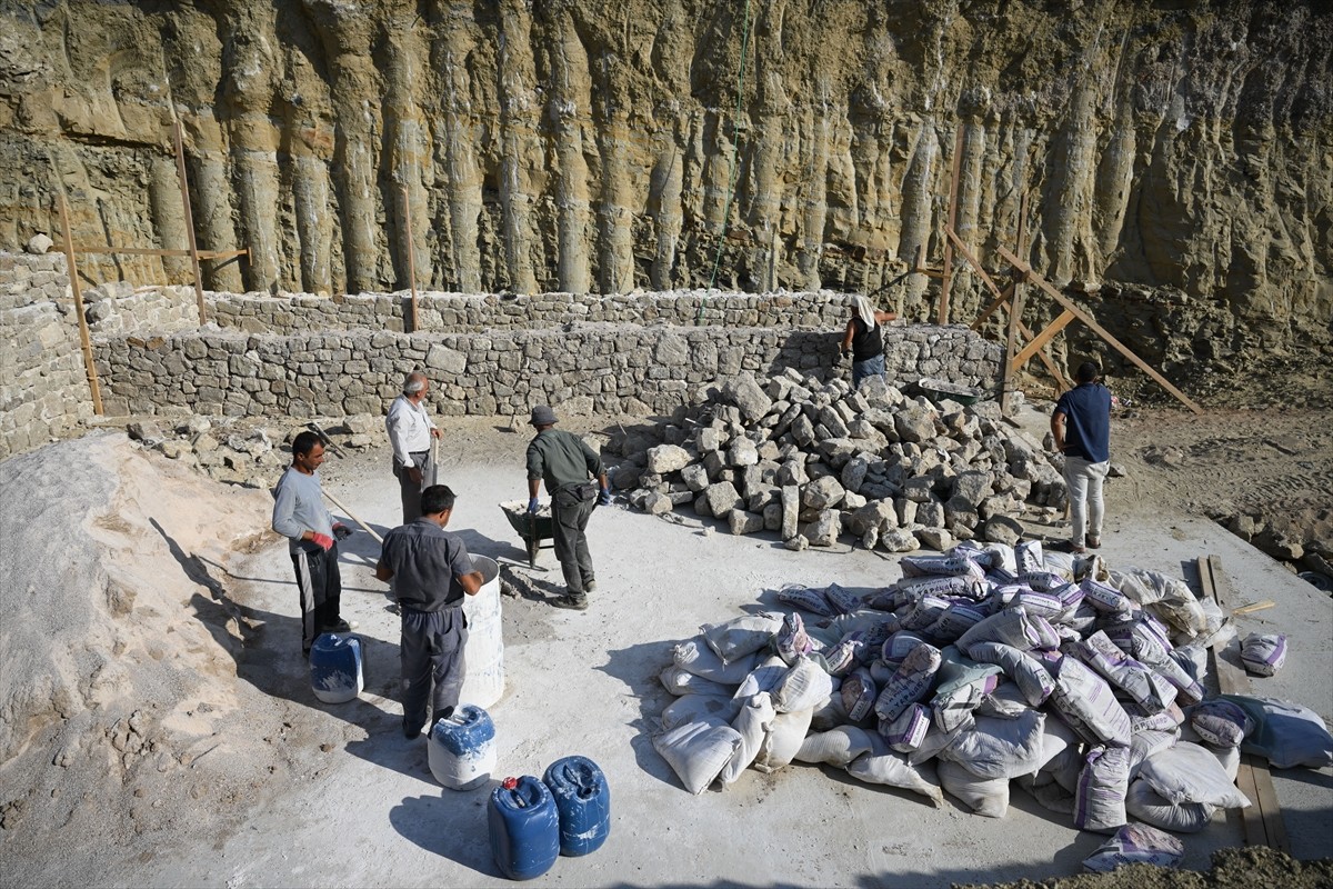 Edirne'de 2. Murat zamanında yaptırılan Muradiye Mevlevihanesi'nin ayağa kaldırılması için...