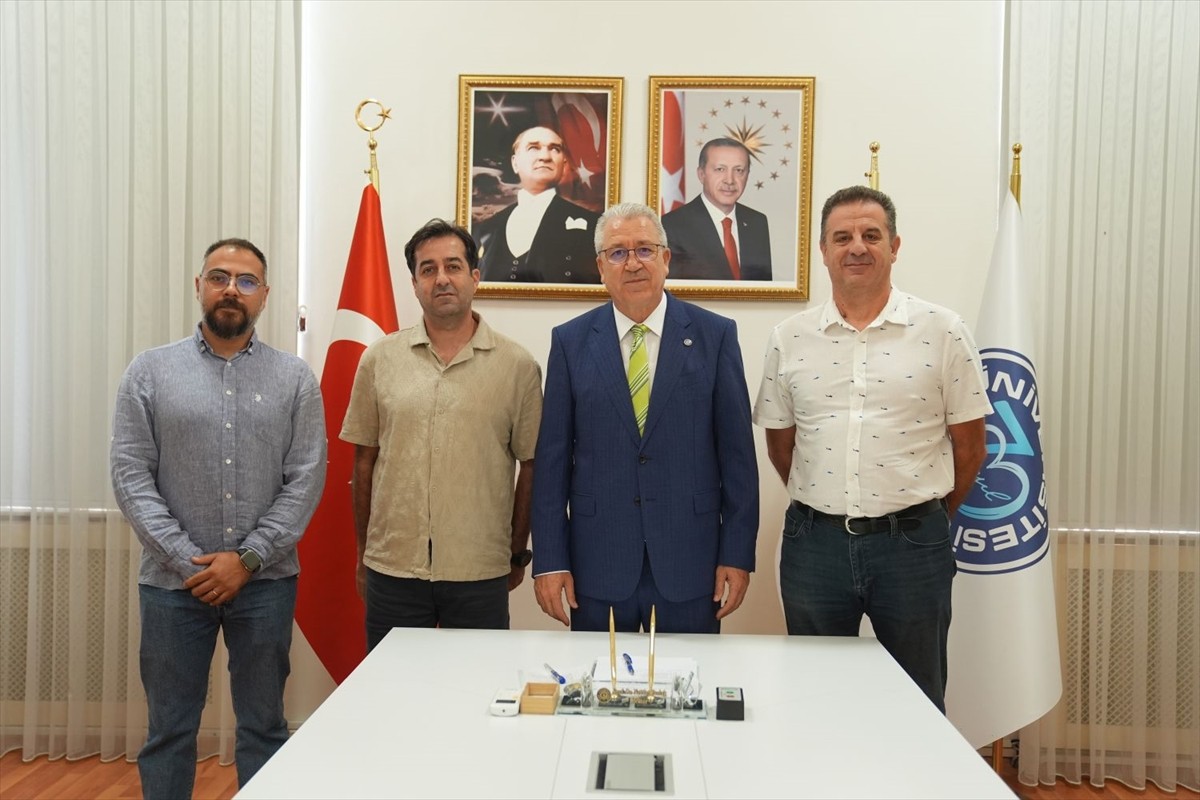 Ege Üniversitesi (EÜ) akademisyenleri, akustik telemetri yöntemiyle izledikleri aslan balığının...