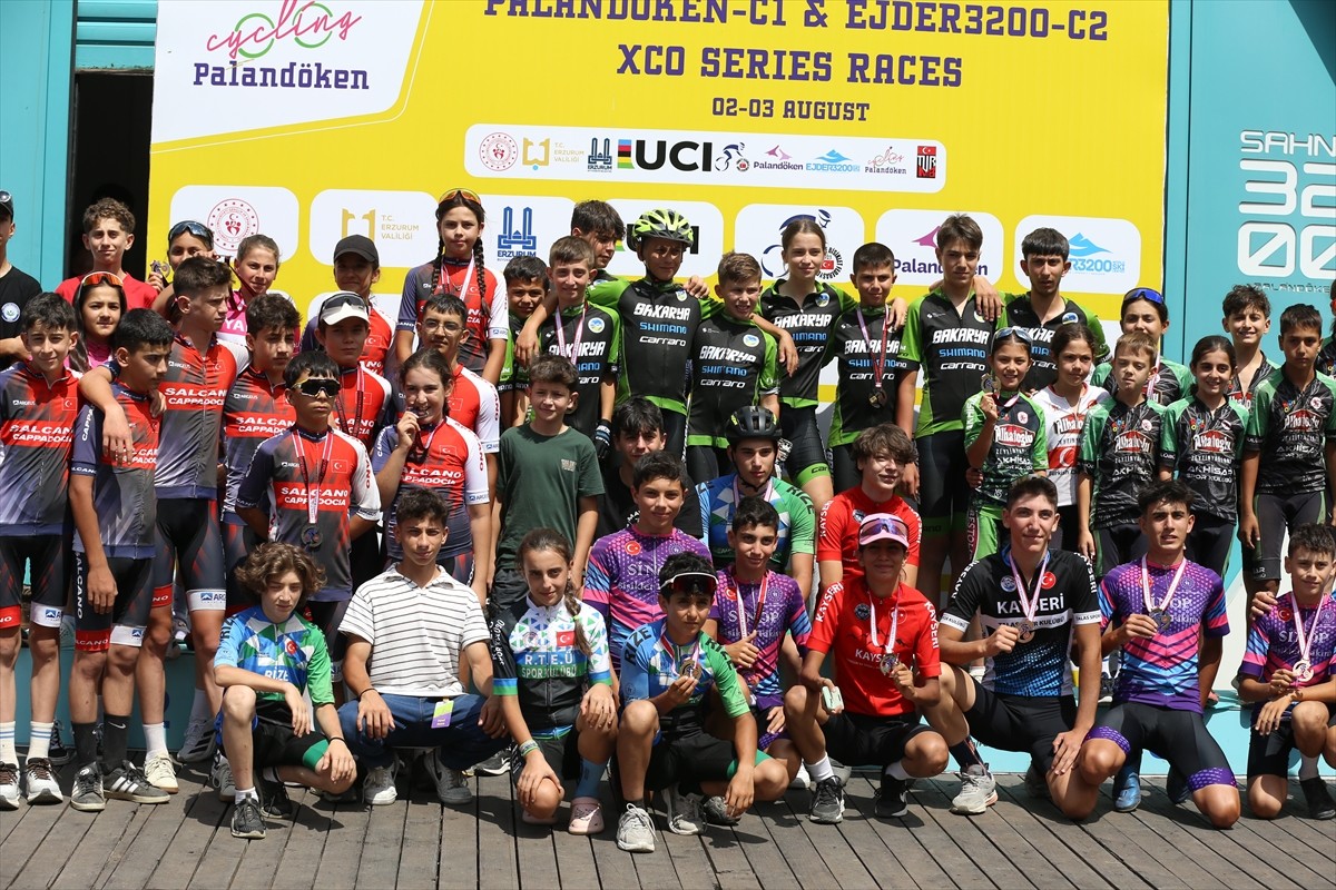 Erzurum'da, Büyükşehir Belediyesi iştiraklerinden Ejder 3200 AŞ ile Türkiye Bisiklet Federasyonu...