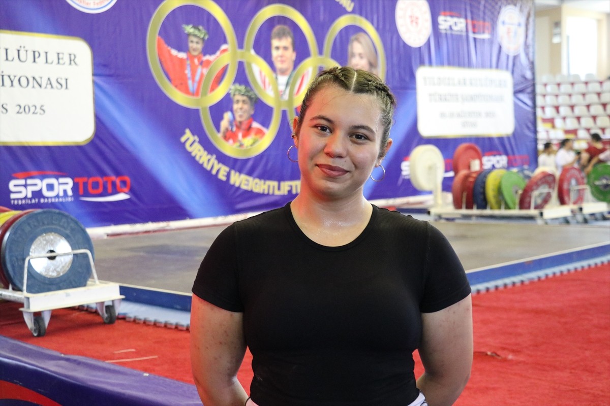 Gençlik ve Spor Bakanlığı ile Türkiye Halter Federasyonunun katkılarıyla Sivas 4 Eylül Spor...