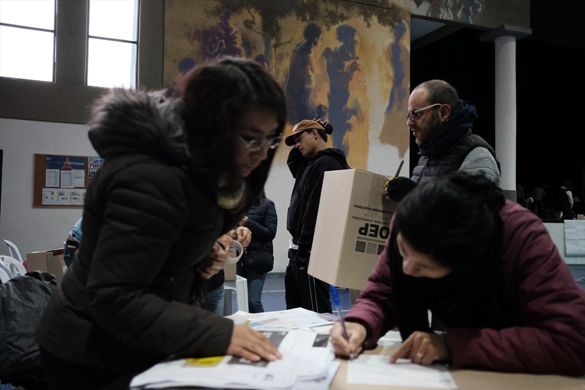 Güney Amerika ülkesi Bolivya'da, ülkeyi 5 yıl yönetecek devlet başkanını belirlemek üzere La Paz...