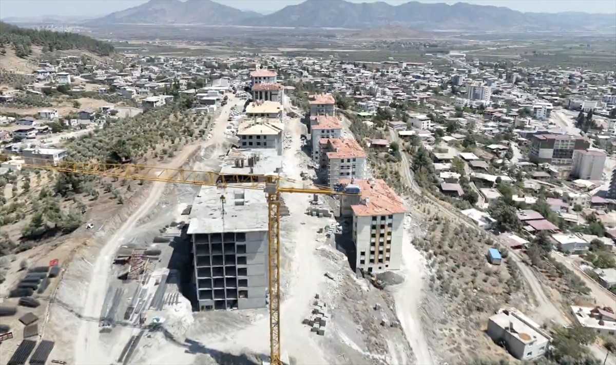 Hatay'ın Hassa ilçesinde, 6 Şubat 2023'teki depremlerin ardından  Toplu Konut İdaresi...