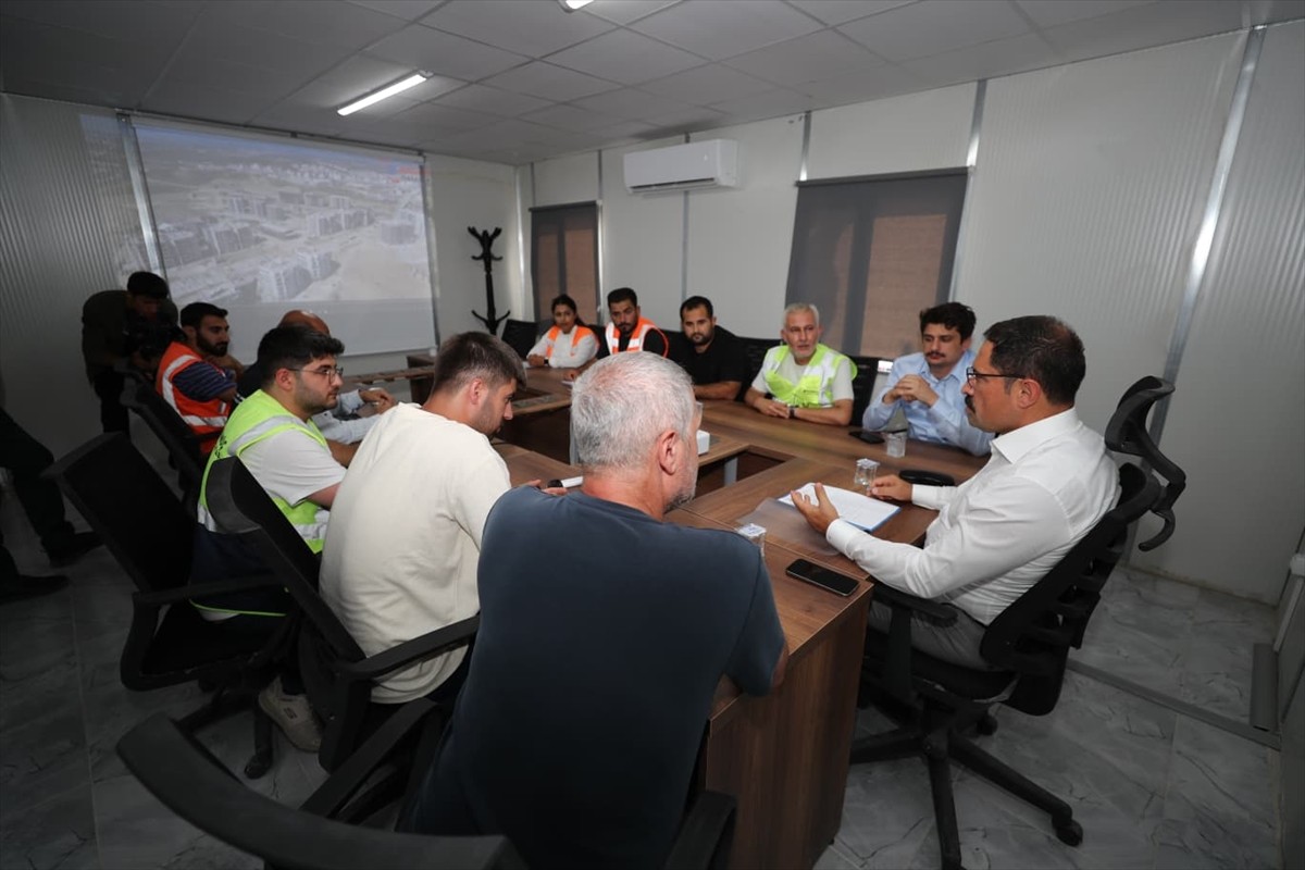 Hatay'ın merkez Antakya ilçesinde, 6 Şubat 2023'teki depremlerin ardından yapımına başlanan 2 bin...