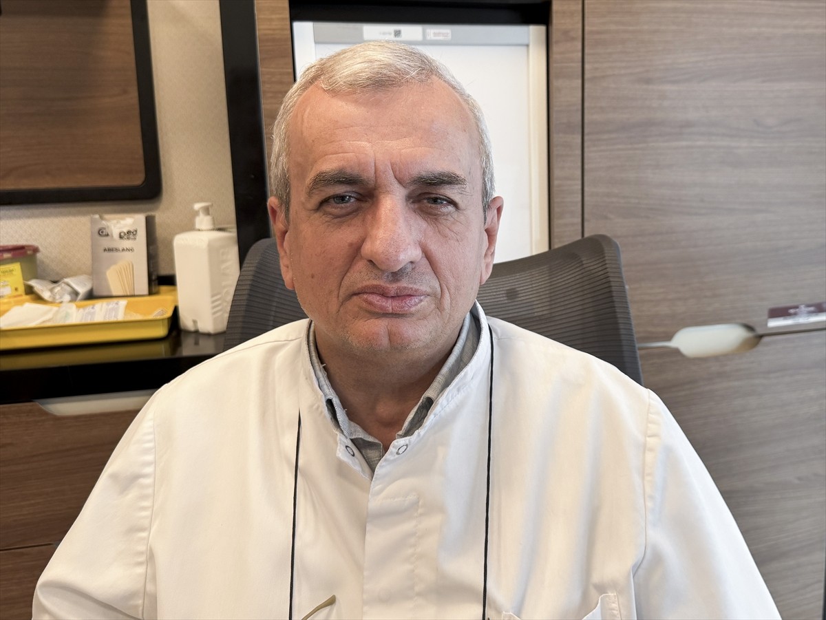 Havanın sıcak ve nemli olduğu yaz aylarında küf alerjilerinin arttığını belirten uzmanlar, bazı...