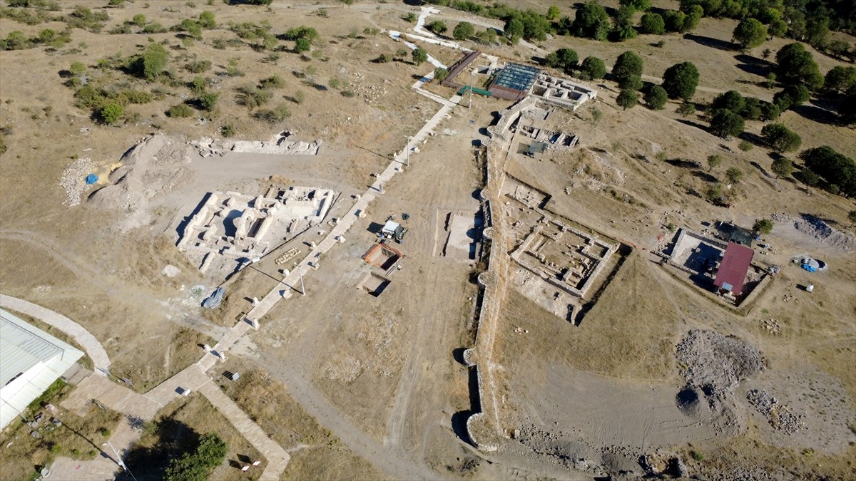 Karabük'ün Eskipazar ilçesinde düzenlenen Uluslararası Sanat Terapisi Çalıştayı başladı....