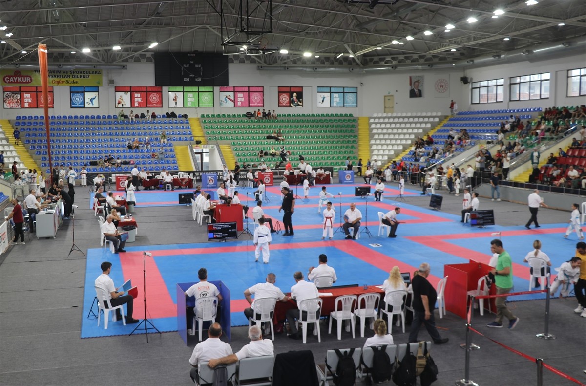 Karadeniz ve Hazar Ülkeleri Karate Şampiyonası, Rize'de başladı. Yenişehir Spor Salonu'nda...