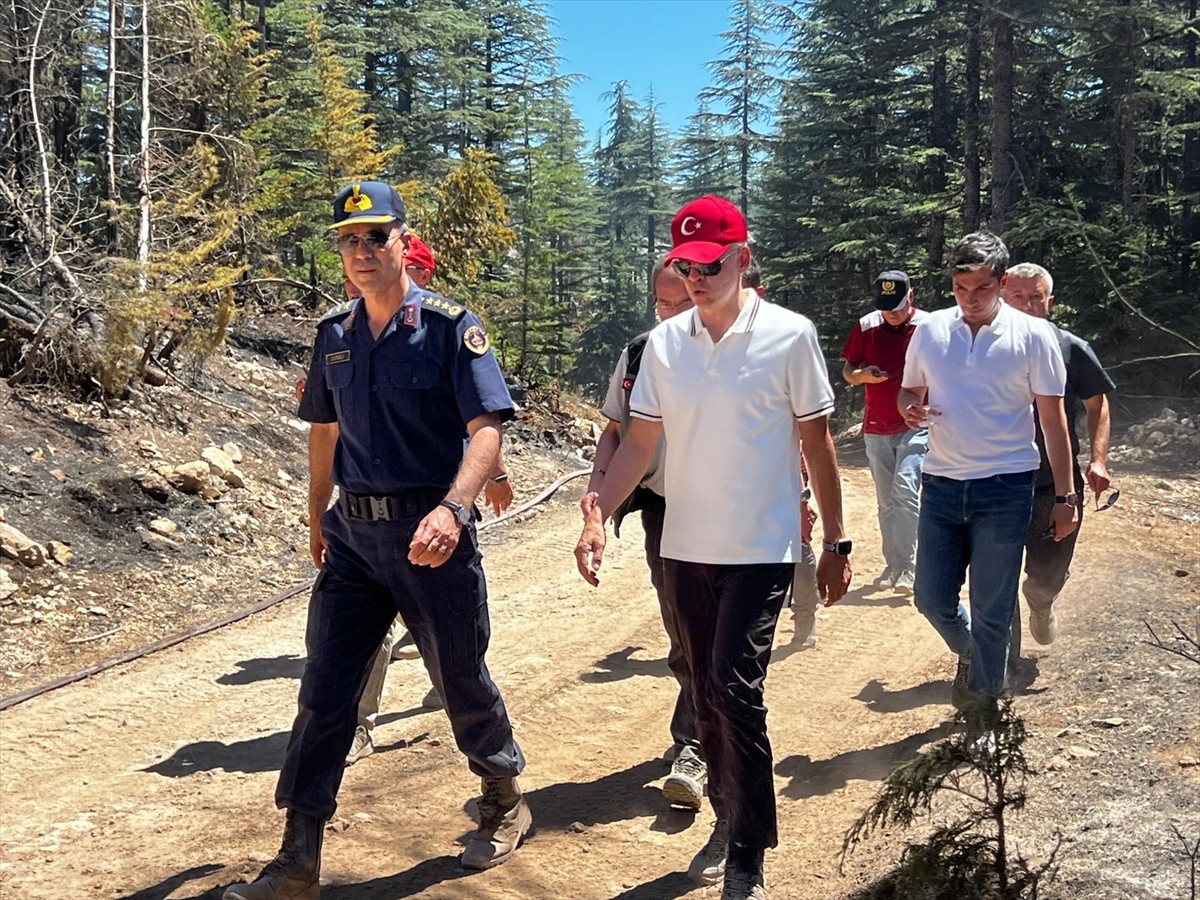 Karaman Valisi Mehmet Fatih Çiçekli (ortada) ve İl Jandarma Komutanı Kıdemli Albay Osman Saygılı...