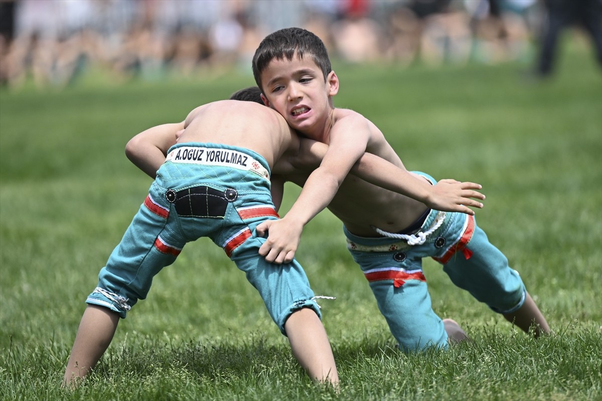 Keçiören Belediyesi 2. Taha Akgül Karakucak Güreşleri, Ankara'da başladı. Ankara Büyükşehir...