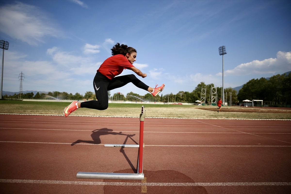 Milli atlet Gülşah Cebeci, 7-21 Kasım'da Suudi Arabistan'ın Riyad şehrinde düzenlenecek 2025...