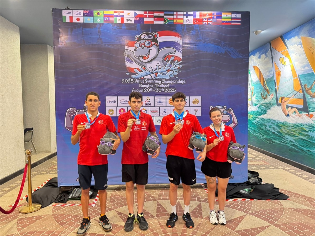 Özel Sporcular Otizm ve Mental Yüzme Takımı, Tayland'da düzenlenen Dünya Şampiyonası'nda 11...