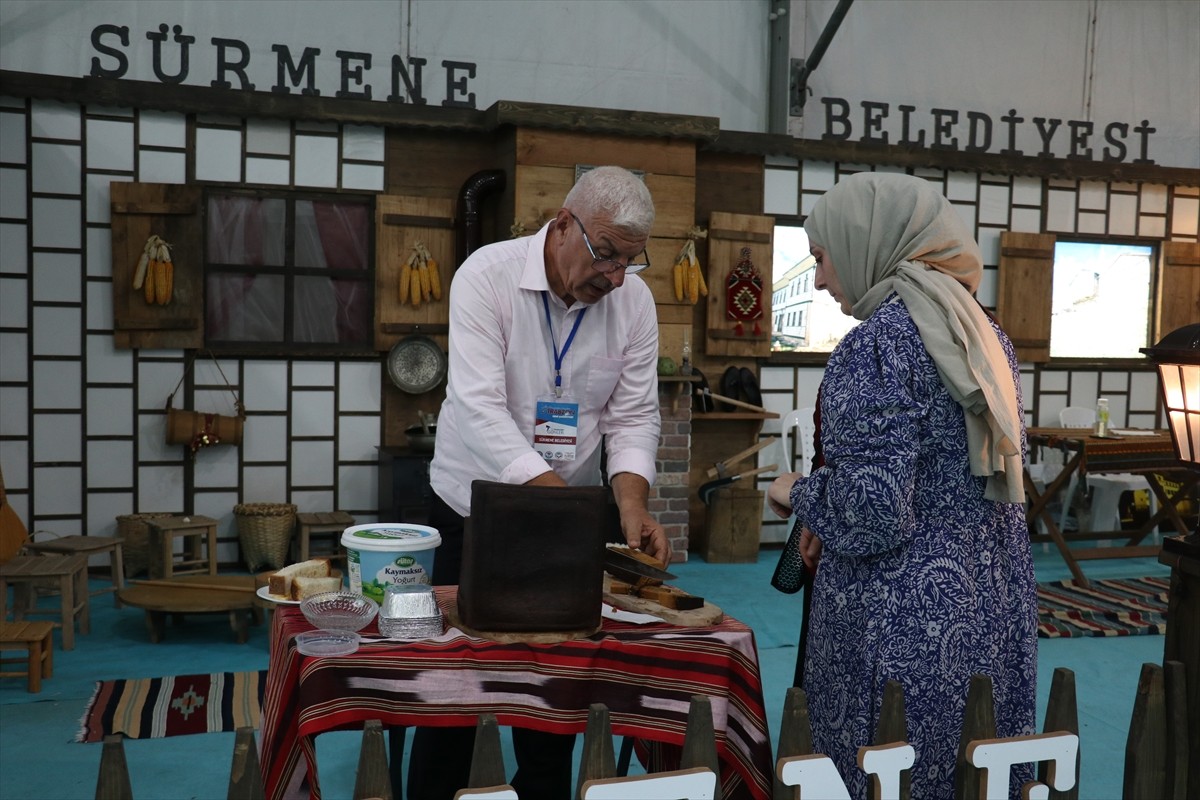 "Trabzon seni çağırıyor" sloganıyla düzenlenen Trabzon Günleri sürüyor. İpek Yolu Fuar Alanı'ndaki...