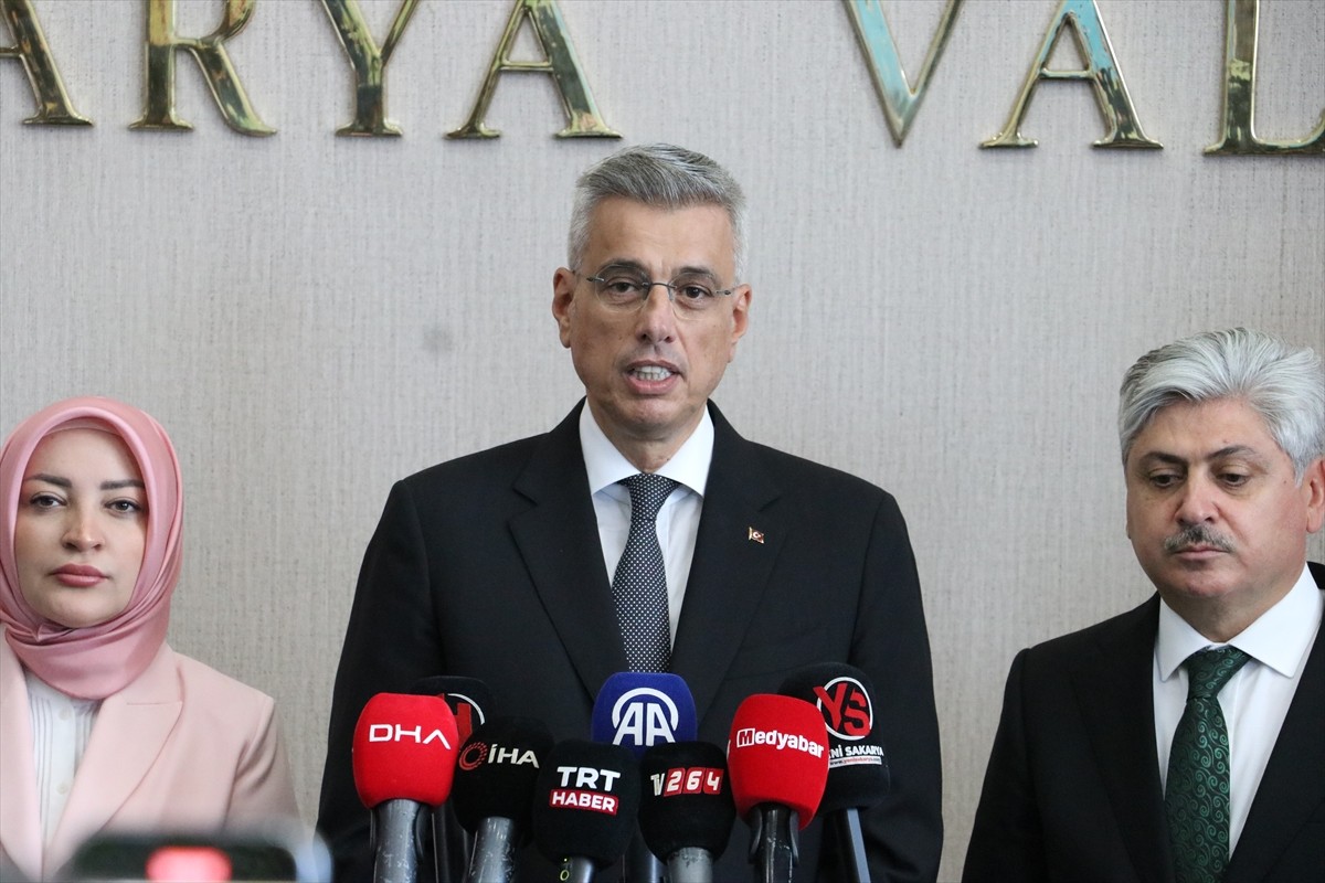 Sağlık Bakanı Kemal Memişoğlu, Sakarya Valiliğini ziyaret etti. Ziyarette, AK Parti Sakarya...