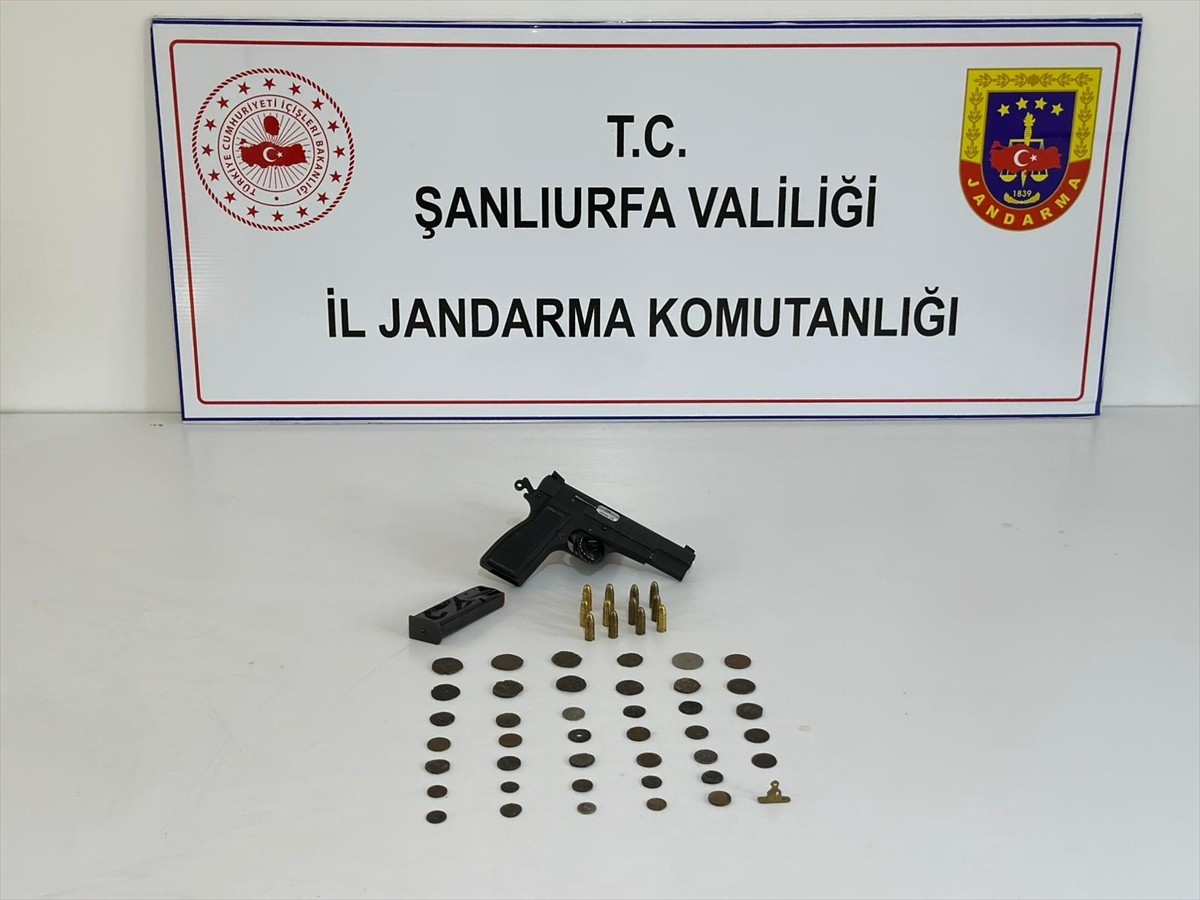 Şanlıurfa'nın Siverek ilçesinde tarihi eser olduğu değerlendirilen 40 sikke ile 1 damga ele...