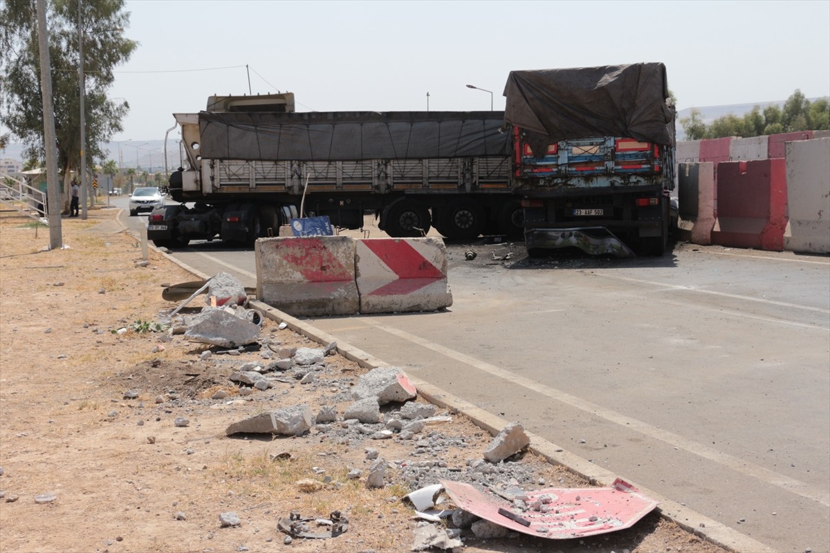 Şırnak'ın Cizre ilçesinde sürücüleri kardeş olan iki tırın çarpıştığı kazada, ağabey öldü, kardeşi...