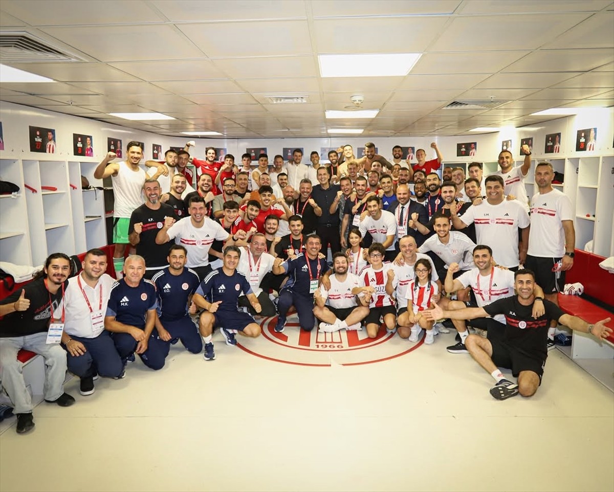 Süper Lig'e 4 sezon sonra galibiyetle başlayan Antalyaspor, Gençlerbirliği maçını da kazanıp 9...