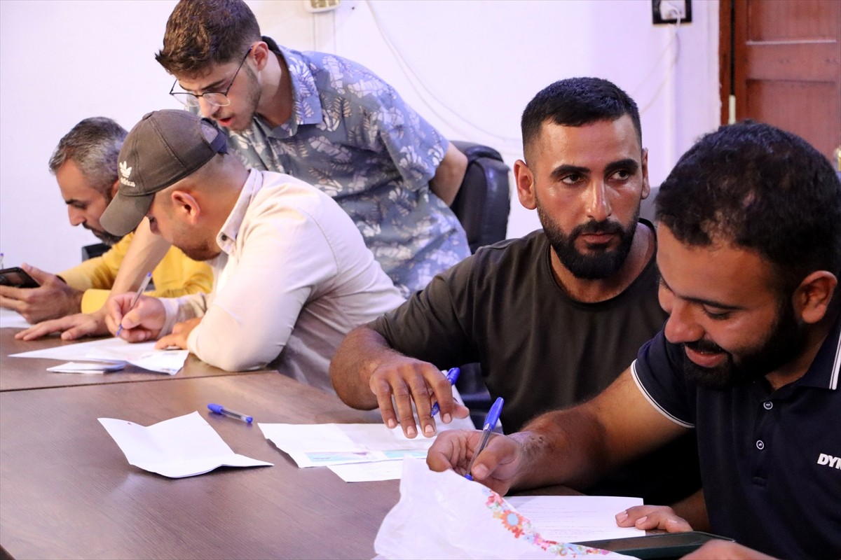 Suriye İçişleri Bakanlığının güvenlik personeli alımı için farklı din ve etnik kökenden yüzlerce...