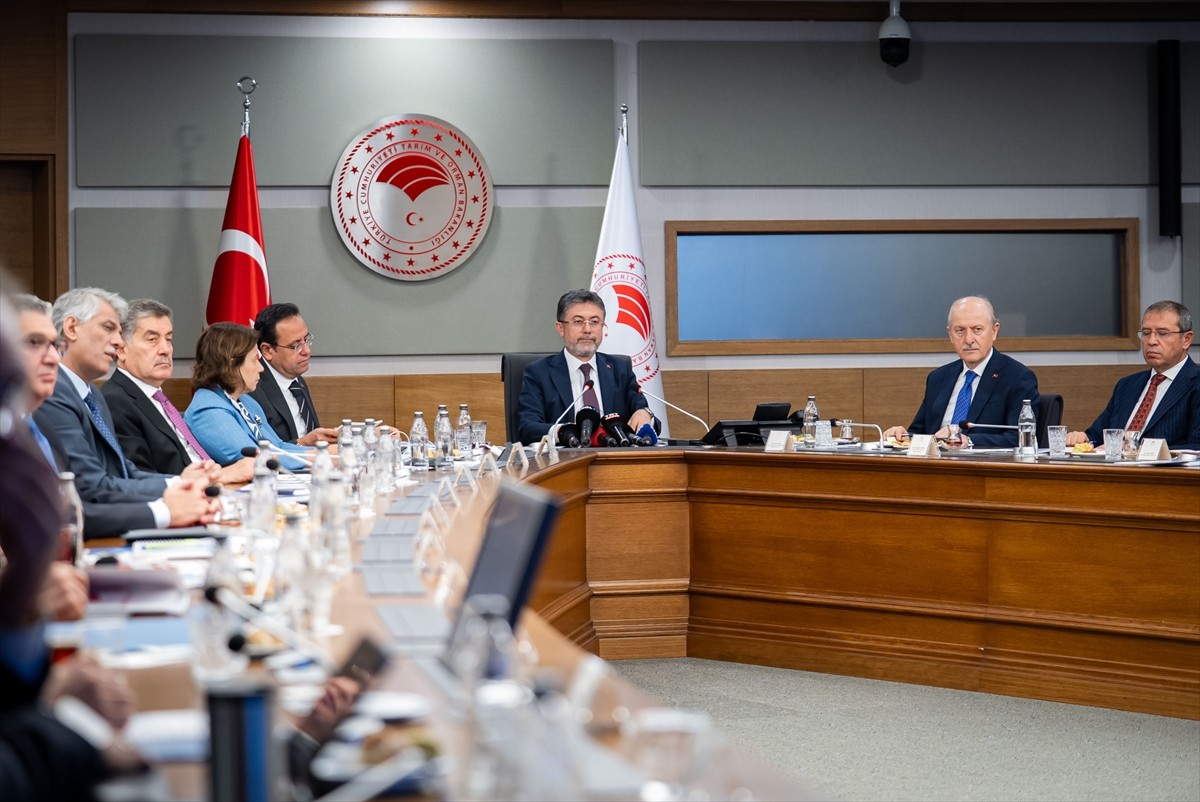 Tarım ve Orman Bakanı İbrahim Yumaklı, Devlet Su İşleri Genel Müdürlüğü'nde gerçekleştirilen...