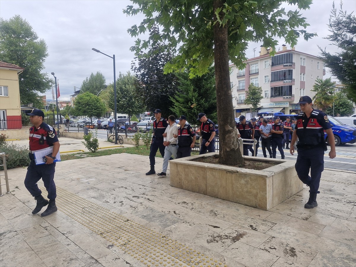 Tokat'ın Erbaa ilçesinde düğünlerde havaya ateş ettikleri iddiasıyla gözaltına alınan 9 şüpheliden...