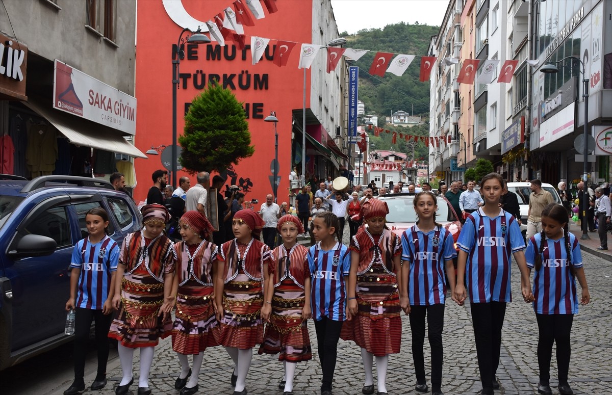 Trabzon'un Çarşıbaşı ilçesinde "8. Keşan, Balıkçılık ve Kültür Festivali ile Kaldırım Yayla...