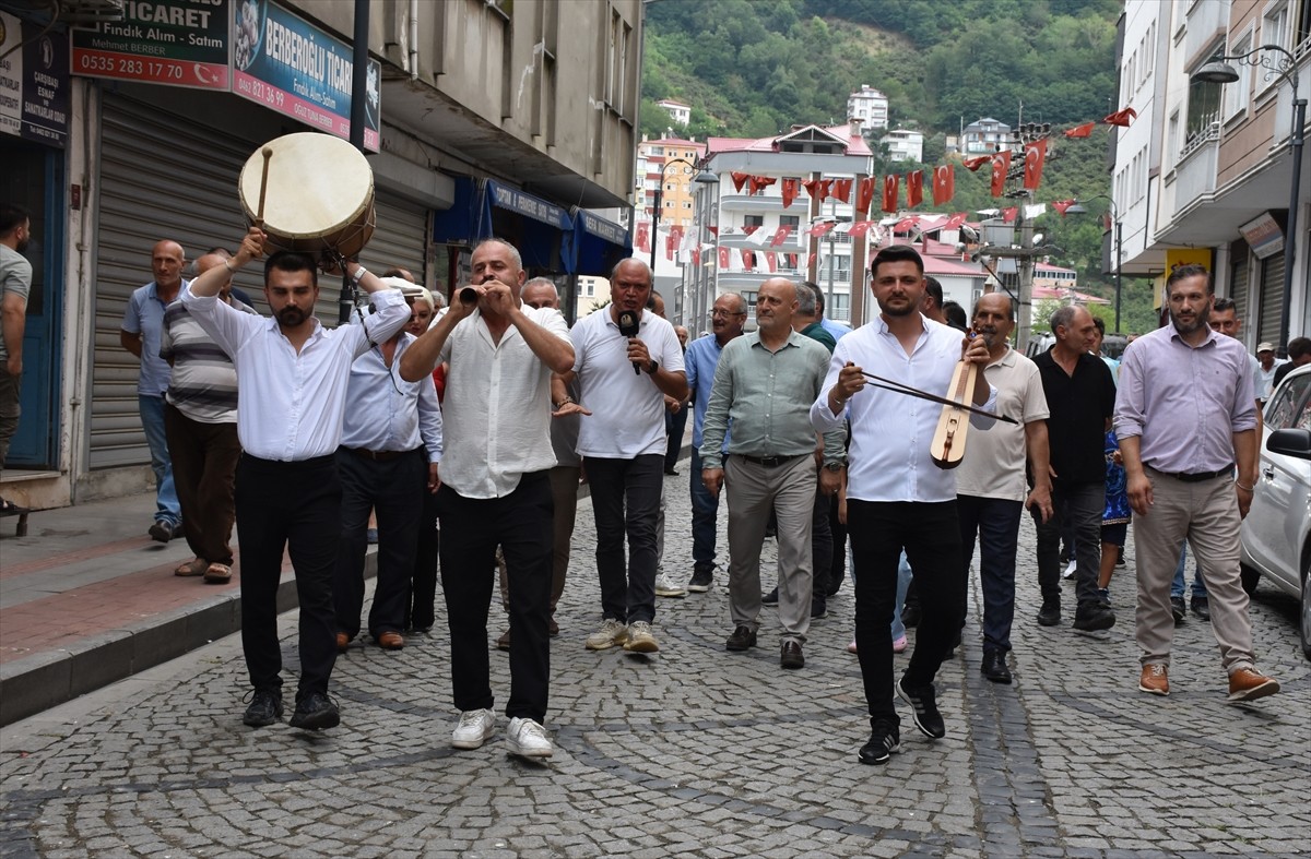 Trabzon'un Çarşıbaşı ilçesinde "8. Keşan, Balıkçılık ve Kültür Festivali ile Kaldırım Yayla...