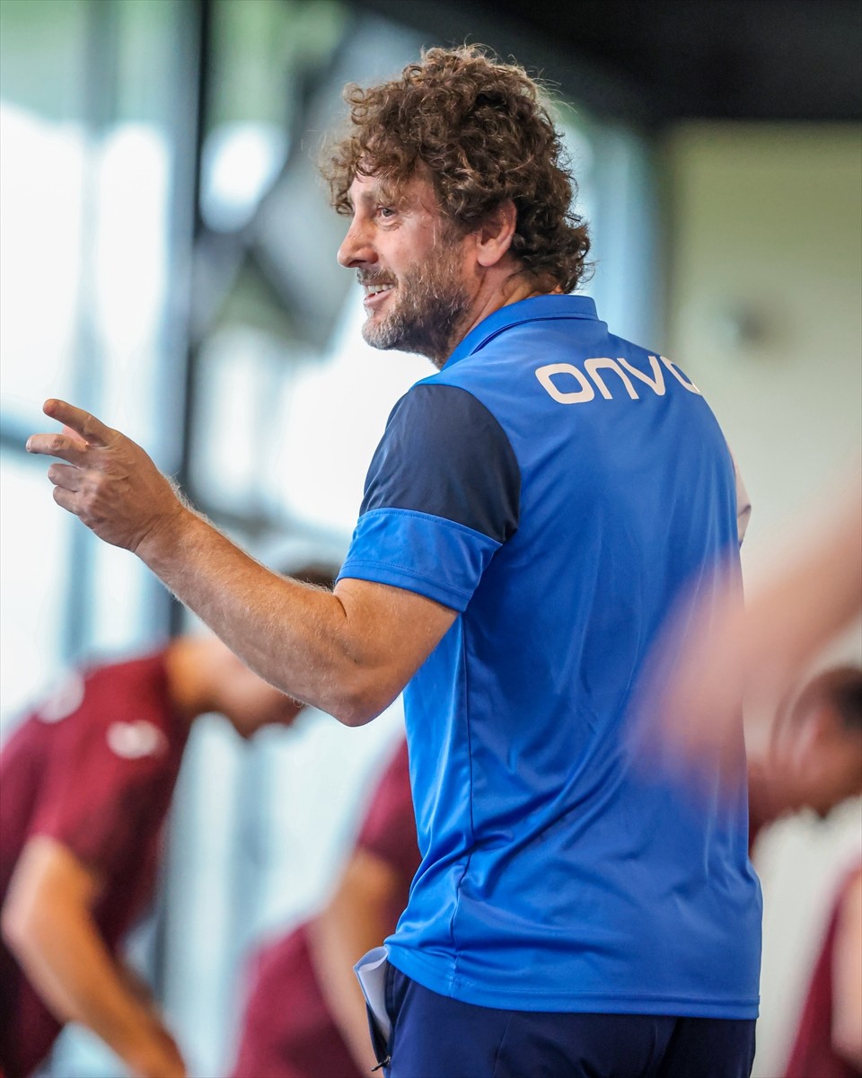 Trabzonspor, sezon hazırlıklarını çift antrenmanla sürdürdü. İdmana teknik direktör Fatih Tekke de...