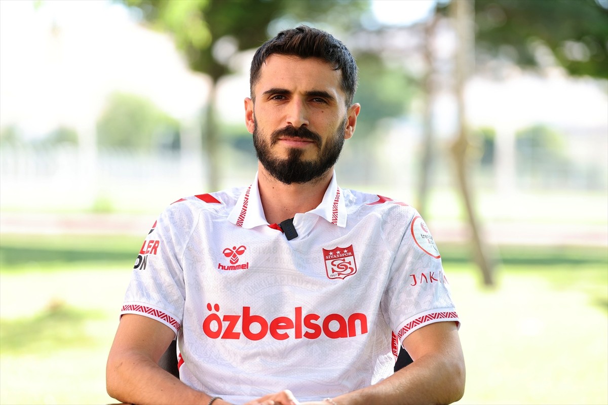 Trendyol 1. Lig ekiplerinden Özbelsan Sivasspor'un yeni transferi Valon Ethemi, açıklamada...