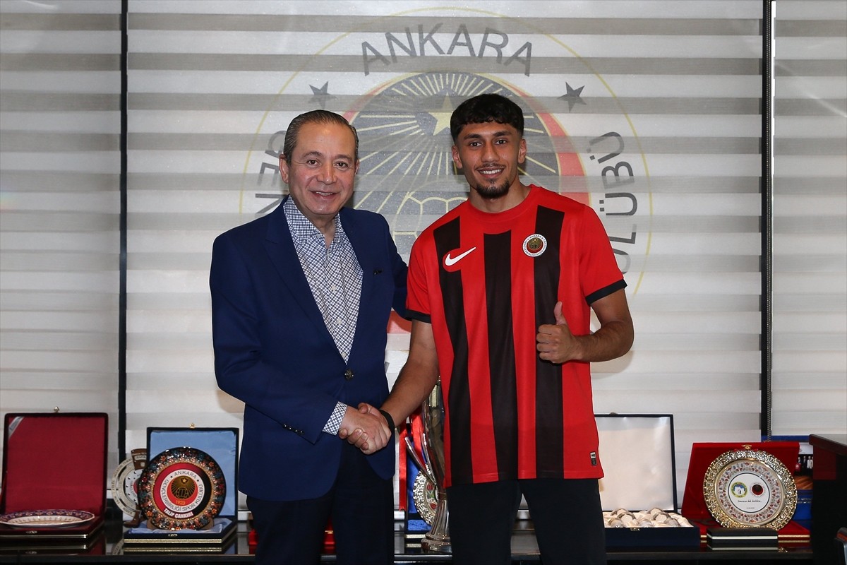 Trendyol Süper Lig ekiplerinden Gençlerbirliği, 22 yaşındaki gurbetçi futbolcu Dilhan Demir'i...