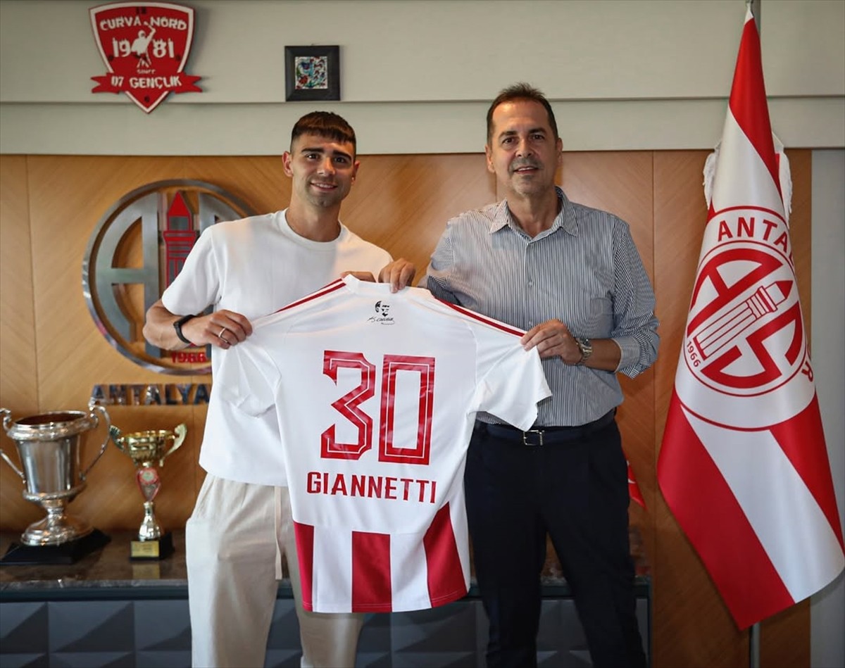Trendyol Süper Lig ekiplerinden Hesap.com Antalyaspor, Arjantinli stoper Lautaro Giannetti'yi...