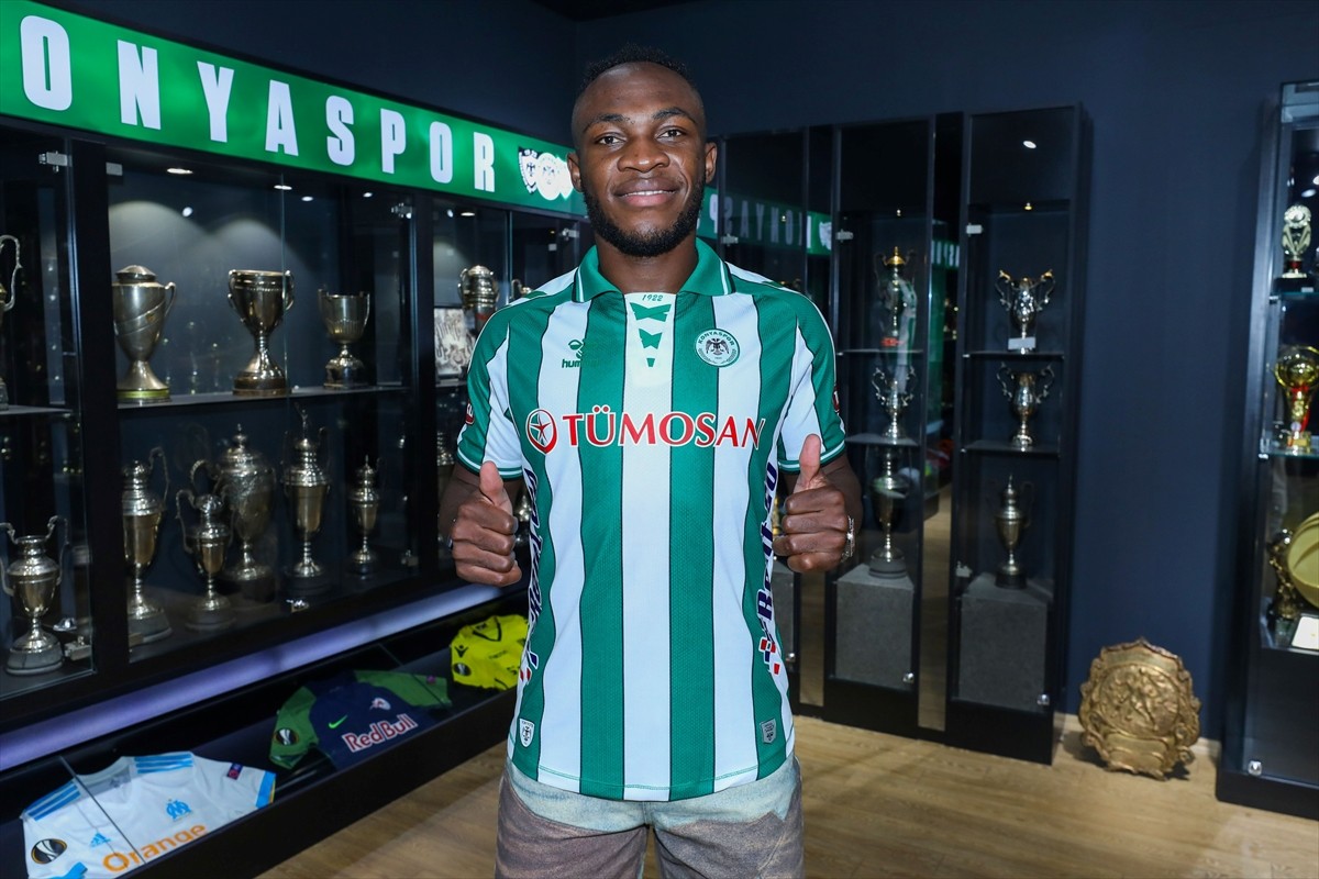 Trendyol Süper Lig ekiplerinden Konyaspor, Demokratik Kongolu futbolcu Jackson Muleka'yı kadrosuna...