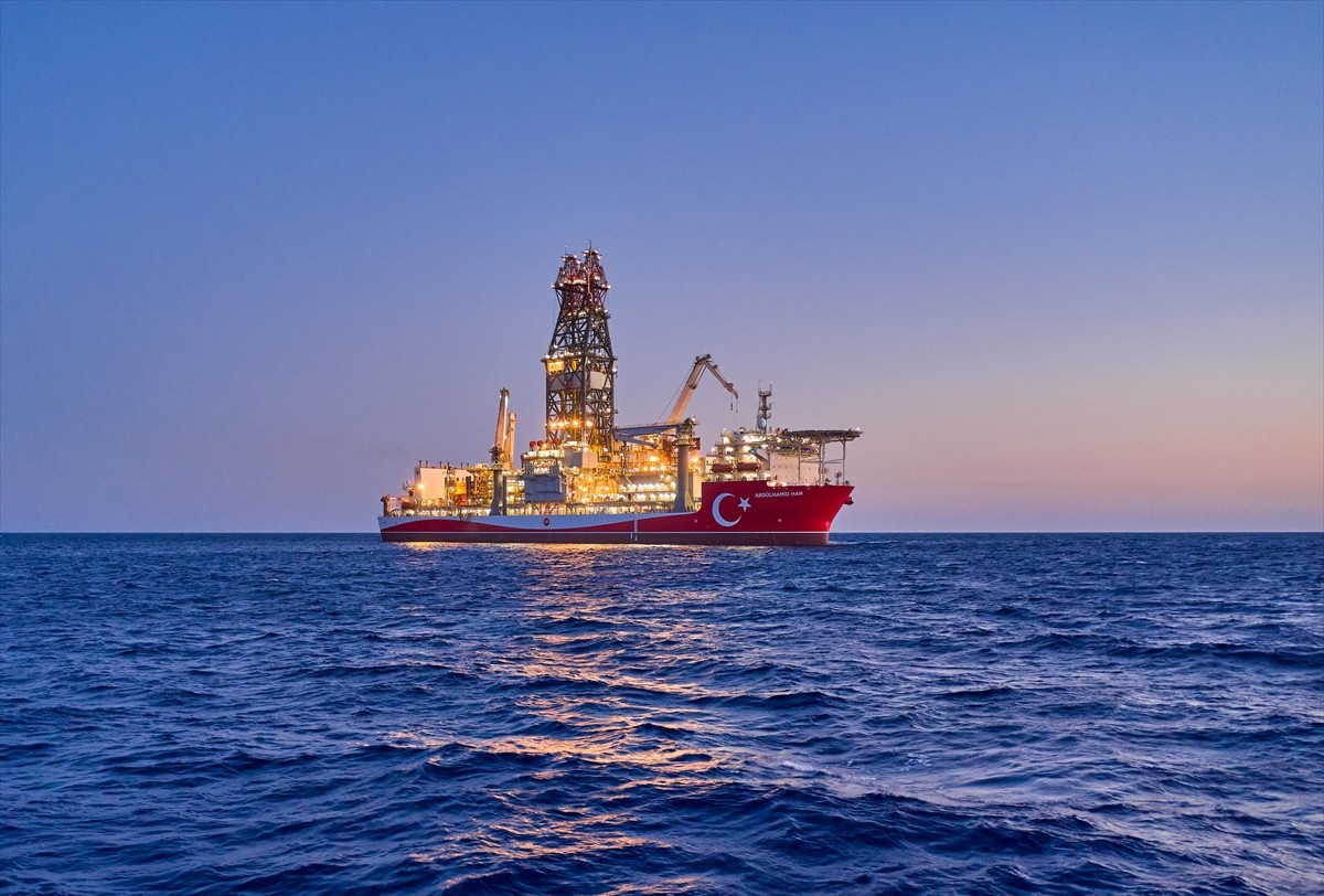 Türkiye'nin denizlerde hidrokarbon arama çalışmalarını hızlandırmak amacıyla enerji filosuna...