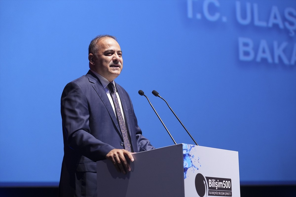 Ulaştırma ve Altyapı Bakan Yardımcısı Ömer Fatih Sayan, bu yıl "Bakış Açını Değiştir" mottosuyla...