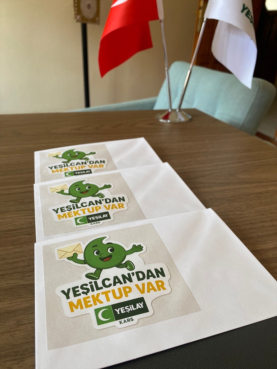 Yeşilay Kars Şubesince hayata geçirilen "Yeşilcandan Mektup Var Projesi" kapsamında çocukların yaz...