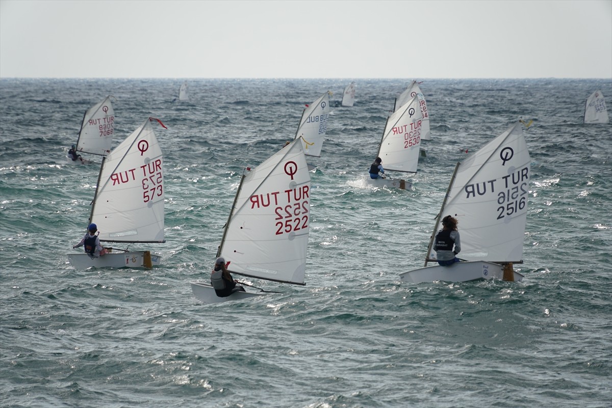 9. Uluslararası Süleymanpaşa Optimist Cup Yelken Yarışları Tekirdağ'da devam ediyor. Gençlik ve...