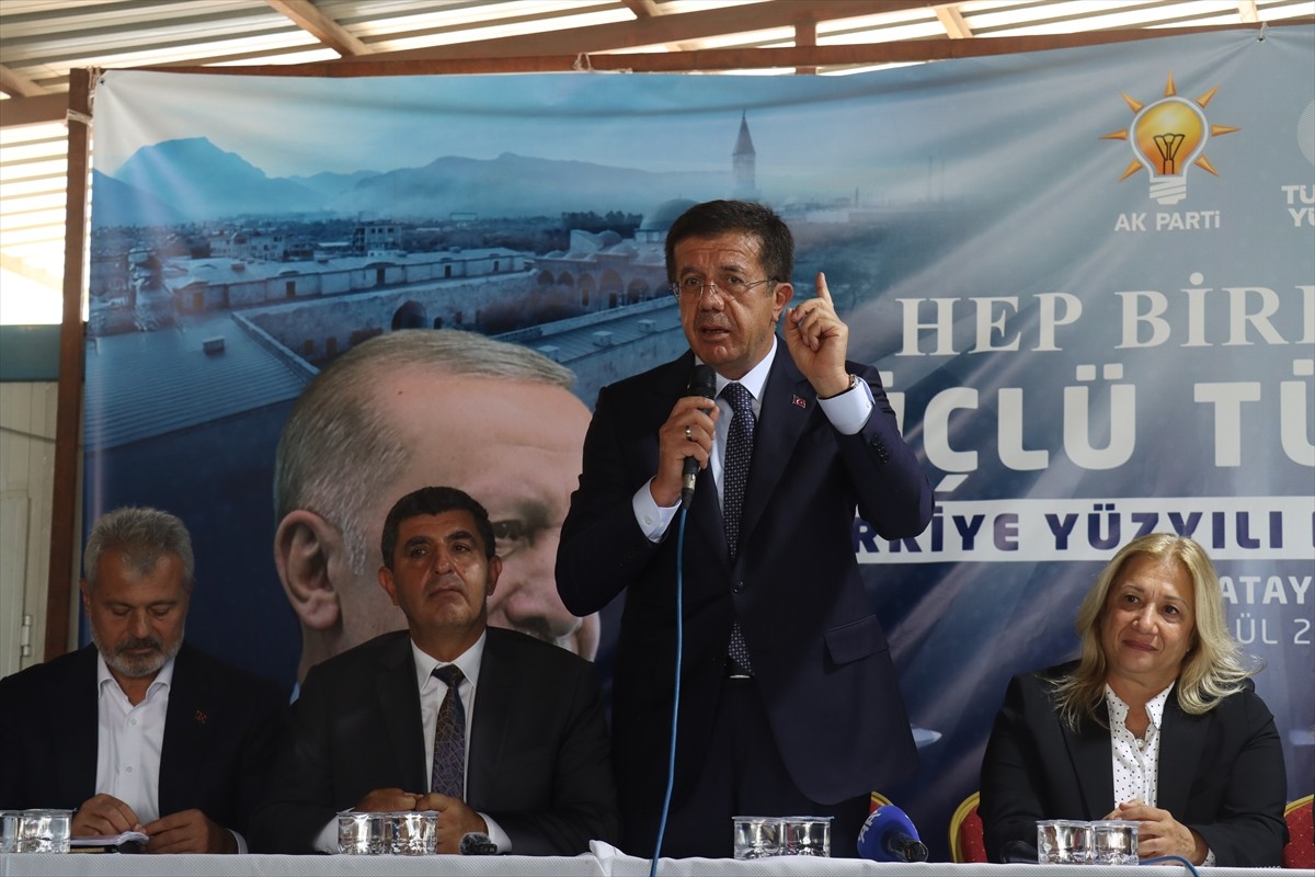AK Parti Genel Başkan Yardımcısı Nihat Zeybekci, Hatay'da AK Parti İl Başkanlığını ziyaret ederek...