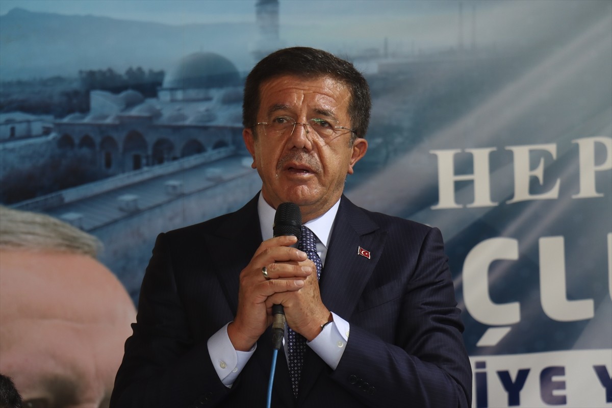 AK Parti Genel Başkan Yardımcısı Nihat Zeybekci, Hatay'da AK Parti İl Başkanlığını ziyaret ederek...