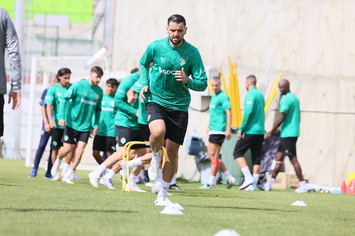 Alagöz Holding Iğdır FK, Trendyol 1. Lig'in 6. haftasında deplasmanda Eminevim Ümraniyespor ile...