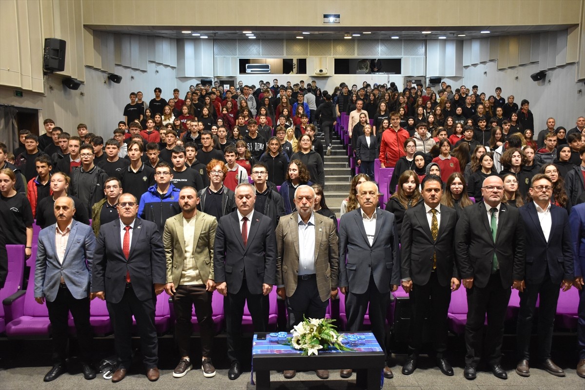 Anadolu Eğitim Kültür ve İrfan Derneğinin (ANADER) "Yeşil Yakalılarla Söyleşiler" programı...