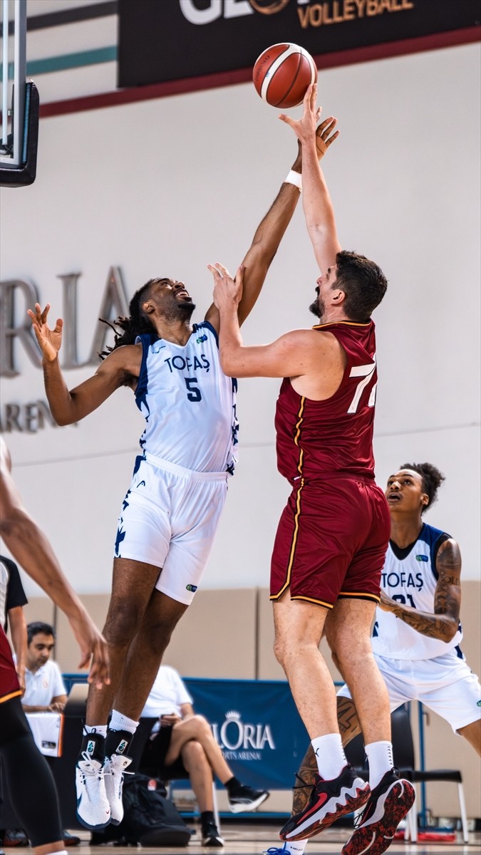 Antalya'da düzenlenen "Gloria Pre-Season Games 2025" basketbol turnuvasında, Türkiye Sigorta...