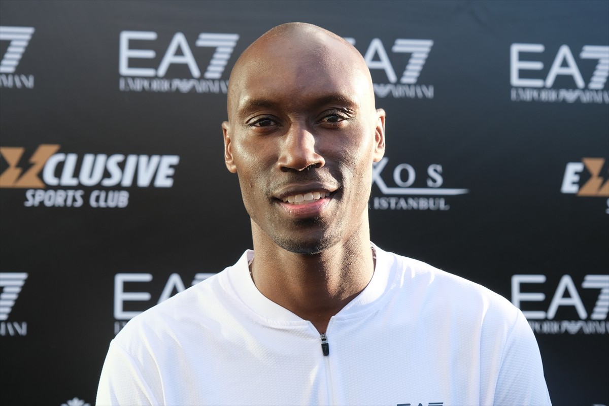 Beşiktaş'ın eski futbolcusu Atiba Hutchinson, Rixos Tersane'de düzenlenen Dünya Efsaneler Padel...