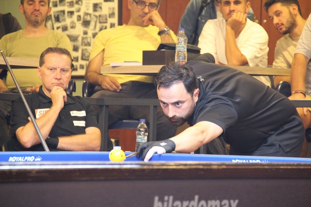 Bilardomax Handikaplı Üç Bant Bilardo Turnuvası'nda Berkay Karakurt şampiyon oldu.
