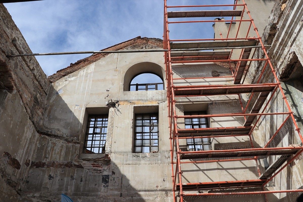 Bursa'nın Yıldırım ilçesinde tarihi Ortodoks kilisesinin restore edilerek Setbaşı Sanat Merkezi'ne...
