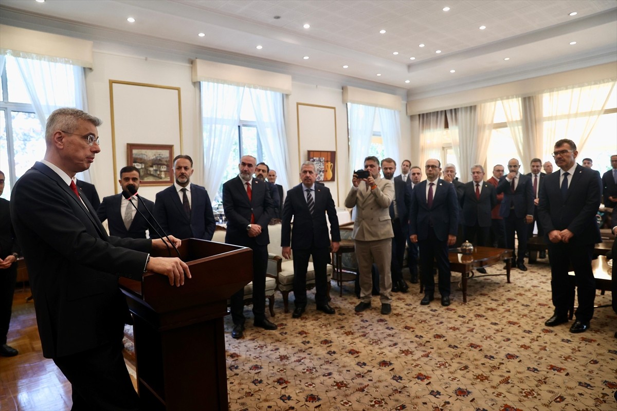 Çin Halk Cumhuriyeti ziyareti kapsamında dün Şanghay'da bulunan Sağlık Bakanı Kemal Memişoğlu...