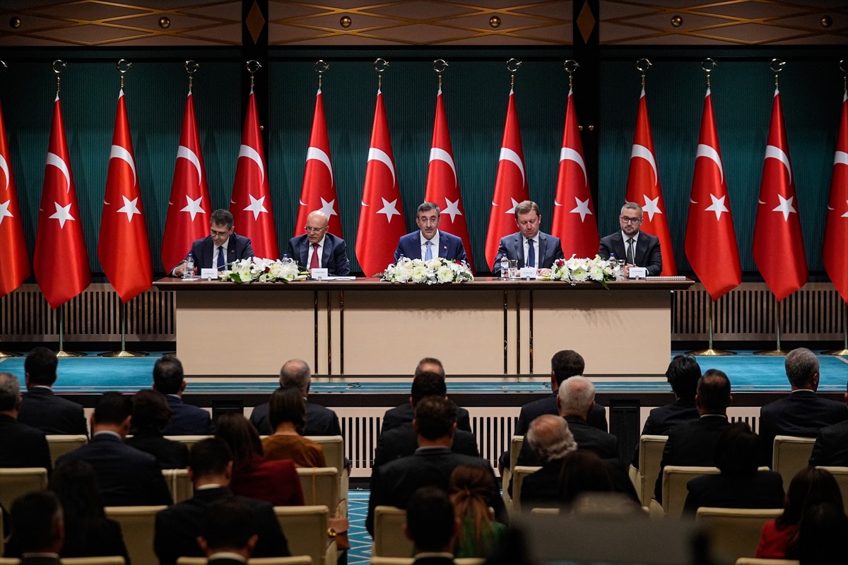 Cumhurbaşkanı Yardımcısı Cevdet Yılmaz, Cumhurbaşkanlığı Külliyesi'nde, Resmi Gazete'de...