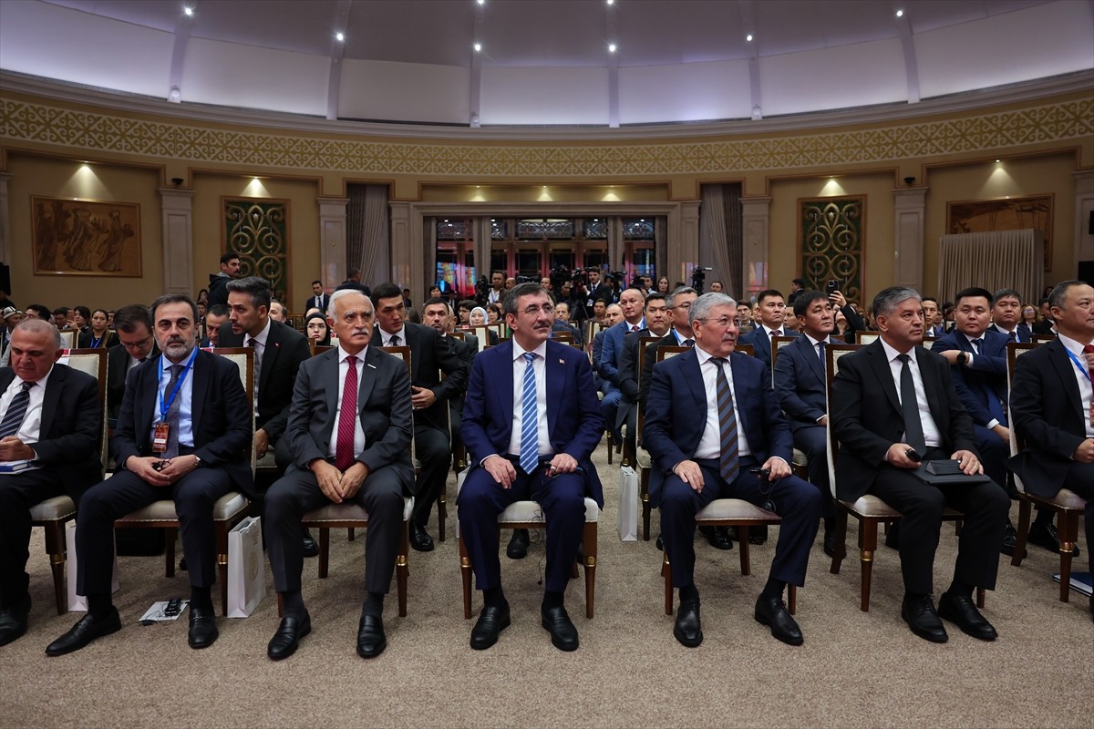 Cumhurbaşkanı Yardımcısı Cevdet Yılmaz (ortada),  Kırgızistan ziyareti kapsamında, Kırgızistan...