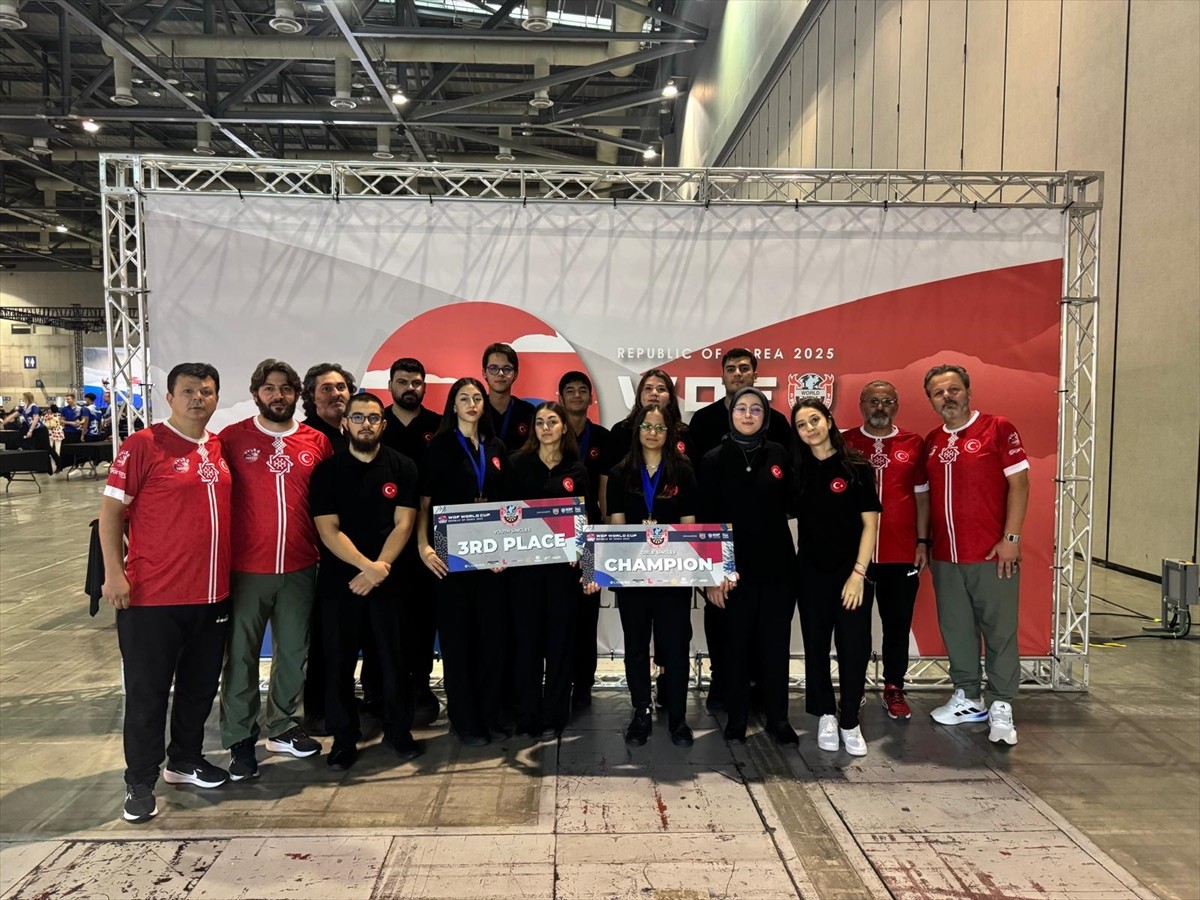 Dünya Dart Şampiyonası'nda mücadele eden genç milli takım sporcuları 4 madalya kazanırken genel...