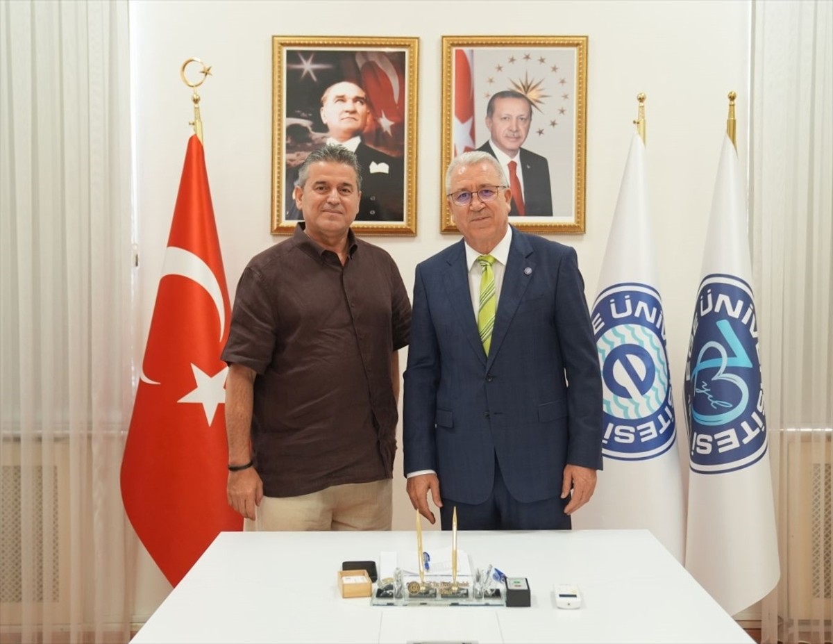 Ege Üniversitesi'nde (EÜ) hazırlanan projeyle, sanayi tesislerindeki karbondioksitin havaya...