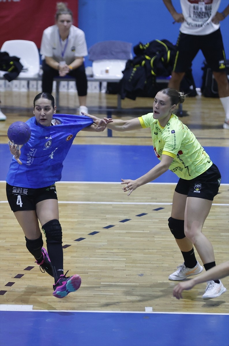 EHF Kadınlar Avrupa Ligi 2. eleme turundaki ilk maçında Armada Praxis Yalıkavak, Danimarka'nın HH...