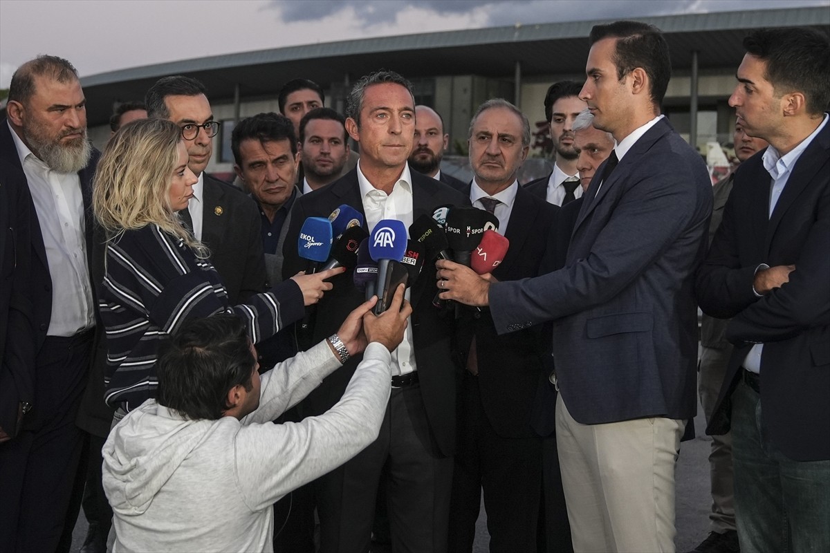 Fenerbahçe Kulübü Ali Koç, Türkiye Futbol Federasyonunda (TFF) yaptığı görüşmelerin ardından...
