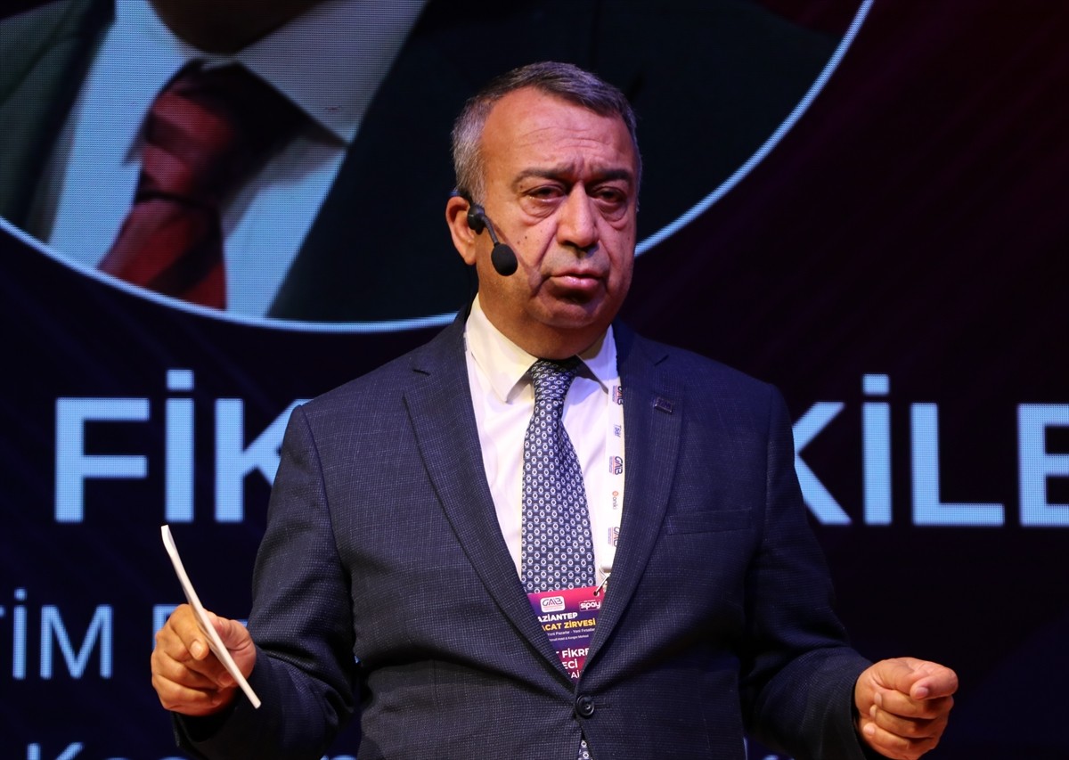 Gaziantep'te, Güneydoğu Anadolu İhracatçı Birlikleri (GAİB) ev sahipliğinde "E-İhracat Zirvesi"...